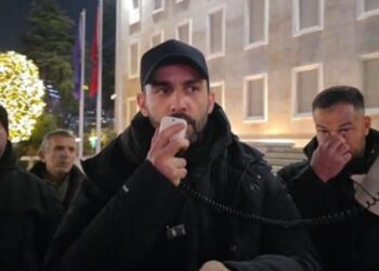 Protesta përpara kryeministisë, Lapaj akuza Endri Shabanit: Shërbëtor i Ramës –