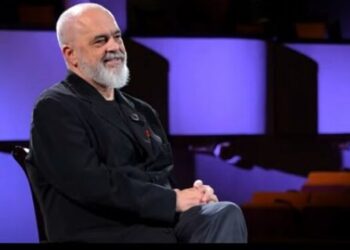 Rama kthehet 35 vite pas, kujton gjyshen, babain dhe hyrjen e tij në politikë –