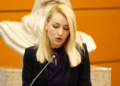 Kryetarja apo nënkryetari, kush e miratoi shembjen e pallatit nr.140 në Kombinat? Ja deklarata e Romina Kukos në Polici –