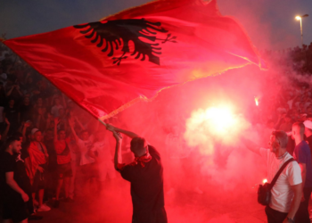 E paprecedentë! “Shvercerat” dhe klubi Shkupi, ultimatum pronarit: Dorëzohu! –