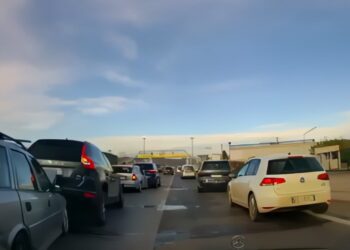 Aksident shumëfishtë në autostradën Tiranë–Durrës, përplasen 6 makina –