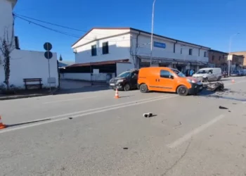 Aksident i rëndë në Lushnjë! Motoçikleta përplaset me makinën, i riu në gjendje kritike për jetën (Emri) –