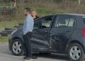 Aksident në aksin Lushnje–Rrogozhinë/ Kamioni përplaset me “Toyota Yaris”, shpëton familja –