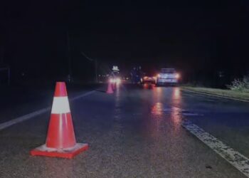 Kamioni del nga rruga në Malësi të Madhe, plagoset shoferi dhe pasagjeri –