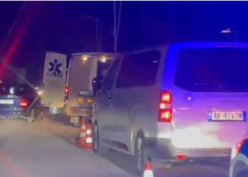Aksident në Qafë Plloçë-Pogradec/ Makina përplas një person me biçikletë, dërgohet me urgjencë në spital –