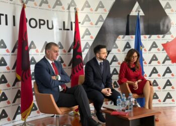 U zgjodh me firmat e PD e votat e PS, Endrit Shabani merr zyrtarisht detyrën si Avokat i Popullit –