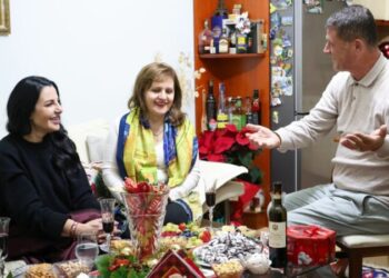 Urime Krishtlindjes ndërkohë që SPAK kërkon arrestimin e saj –