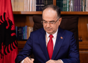 EMRAT/Begaj shkarkon Komandantin e Forcës Tokësore, emëron pasuesin. Ndryshime edhe te Forcat Detare –