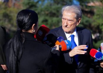 U hodhën kur mbështeti Florjan Binajn, por doli i lidhur me Edi Ramën –