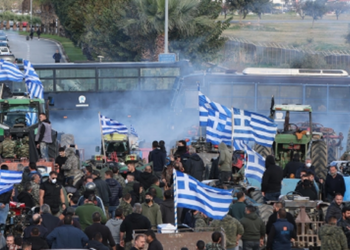 Fermerët grekë nuk ndalen, kufiri mbetet i bllokuar –