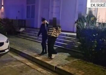 Policia godet rrjetin e prostitucionit te Shkëmbi i Kavajës, kolumbianet në qendër të hetimeve –