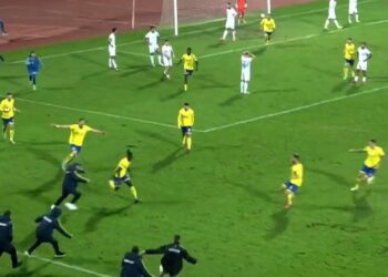 Festë në frymën e fundit, Elbasani mund mes vuajtjesh Vorën dhe ruan kreun e renditjes –