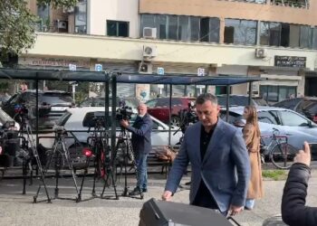 Abuzimi me tenderat e AKSH-it, Nëndrejtori i policisë Erjon Ismaili mbërrin në GJKKO –