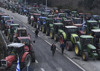 Fermerët grekë vazhdojnë protestat edhe gjatë Krishtlindjeve, bllokadë 3-orëshe në Kakavijë –