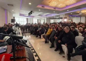 Fermerët dhe blegtorët grekë paralajmërojnë përshkallëzim protestash, refuzojnë dialogun me qeverinë –