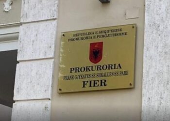 Fatura fiktive dhe fshirje detyrimesh të bizneseve/ Prokuroria e Fierit çon në gjyq tre zyrtarët e bashkisë (EMRAT) –