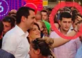Dalin fotot, si Arber Hajdari rrinte si hije pas Veliajt dhe a po hetohet per pastrim parash nepermjet bamiresise