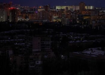 Rusia godet infrastrukturën energjetike të Ukrainës, gjysmë milioni familje në Kiev pa ndriçjm –