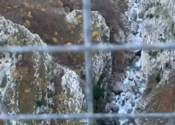 Emri/ Hidhet nga ura 160 metra e lartë nipi i ‘gjeneralit’ të krimit, Nehat Kulla –