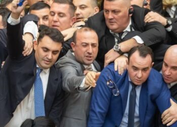 Përjashtimi i 29 deputetëve të PD-së, nis me tensione mbledhja e Sekretariatit të Etikës –