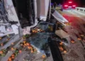 Kamioni me agrume del nga rruga në Levan–Tepelenë, plagoset shoferi –