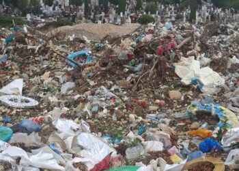 As të vdekurit nuk gjejnë qetësi! Plehrat pushtojnë varret në Tufinë –