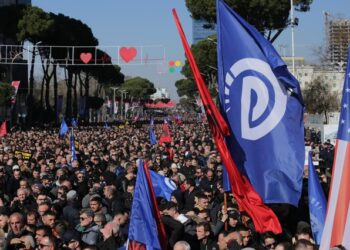 Korrupsioni dhe kapja e shtetit, opozita mban sot protestën kombëtare para Kryeministrisë –