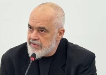 Onkologjiku në gjendje të mjeruar, Rama vijon shown dhe premton “IA” në shëndetësi –