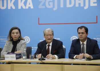 Protestuesit inauguruan dje misionin e ri të opozitës për shpëtimin e Shqipërisë! –