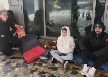 Emigruan për një jetë më të mirë, familja shqiptare fle në rrugët e Francës –