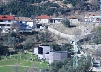 Surrel/ Shpërthim i fuqishëm pranë banesës së kryeministrit Rama, njerëzit vrapojnë të alarmuar në rrugë –