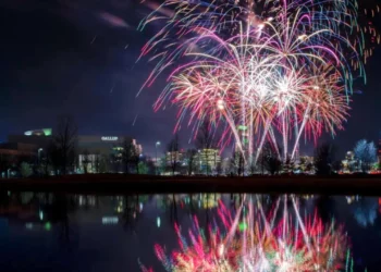 Zyrtarisht jemi në vitin 2026! Ja vendi i parë që festoi ndërrimin e viteve dhe shpërtheu fishekzjarrët –