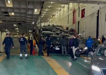 Porti i Vlorës në ritme festive, nis vala e parë e pasagjerëve –