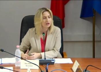 Ina Zhupa paraqet amendament mbi përfshirjen në buxhet të pagës së 13-të për mësuesit –