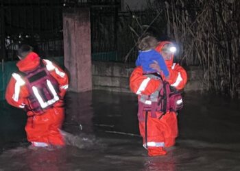 Situatë emergjente, evakuimi i banorëve në Kuçovë e Dimal vijoi edhe gjatë natës –