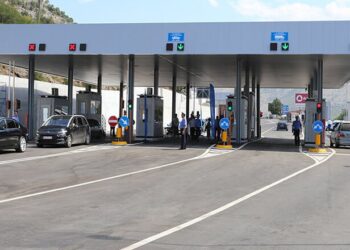 Protesta e kamionistëve në Mal të Zi bllokon Hanin e Hotit, ndalet kalimi i mjeteve të rënda nga Shqipëria –