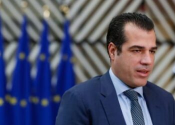 Greqia miraton ligjin e ri për emigracionin, zhbllokohen 90 mijë leje qëndrimi –