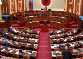 Kodit Penal në Kuvend/ Ministri: Dekriminalizojmë shpifjen për gazetarët, PD: Tërhiqeni, po veproni në fshehtësi!