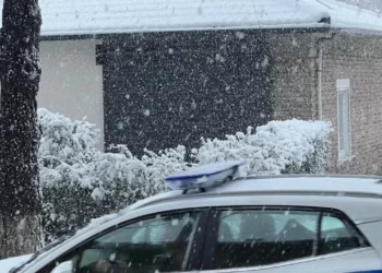 Situatë e vështirë në qarkun Korçë, 600 familje pa energji dhe vështirësi në akset rrugore –