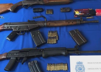 Po mbronin një ton hashash me pushkë, arrestohen dy shqiptarë në Spanjë –