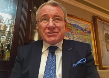 Vendi u përmbyt, Rama iku tri ditë për të marrë një medalje –