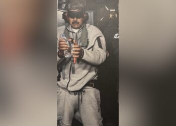 Me pranga në duar dhe i rrethuar nga ushtarë amerikanë, publikohen pamjet e para të Maduros pas arrestimit –