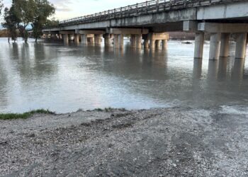 Alarm në Urën e Mifolit! Vjosa del nga shtrati, niveli mund të shkojë deri në 9 metra –