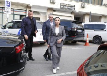 Detaje nga hetimi, një zyrtare e pandehur është intimiduar nga Balluku që të mos dëshmojë kundër saj –