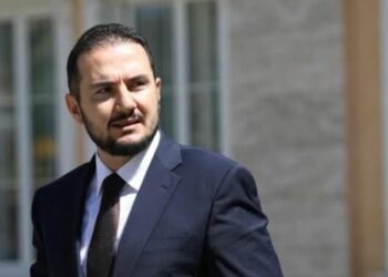 PD nuk e përmend se u fut shokët në punë –