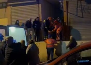 oment frike, mësuesi bie nga pallati dhe përfundon në tarracën e katit të dytë –