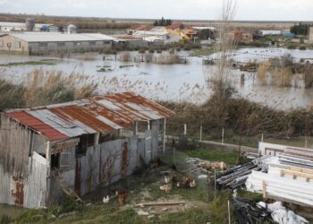 Shtëpi, toka dhe rrugë nën ujë/ Mbrojtja Civile: Situatë e rënduar nga Shkodra tek Durrësi, Berati dhe Gjirokastra