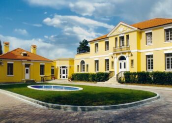 Vizat turistike/ Ambasada amerikane në Tiranë ndan mesazhin e rëndësishëm –