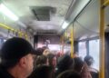 Dy autobusë pësojnë defekt në rrugë, i lënë qytetarët në mes të shiut –