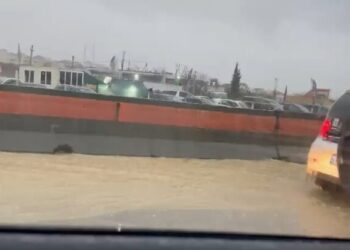 Përmbytet autostrada Tiranë-Durrës, devijohet kalimi i automjeteve –